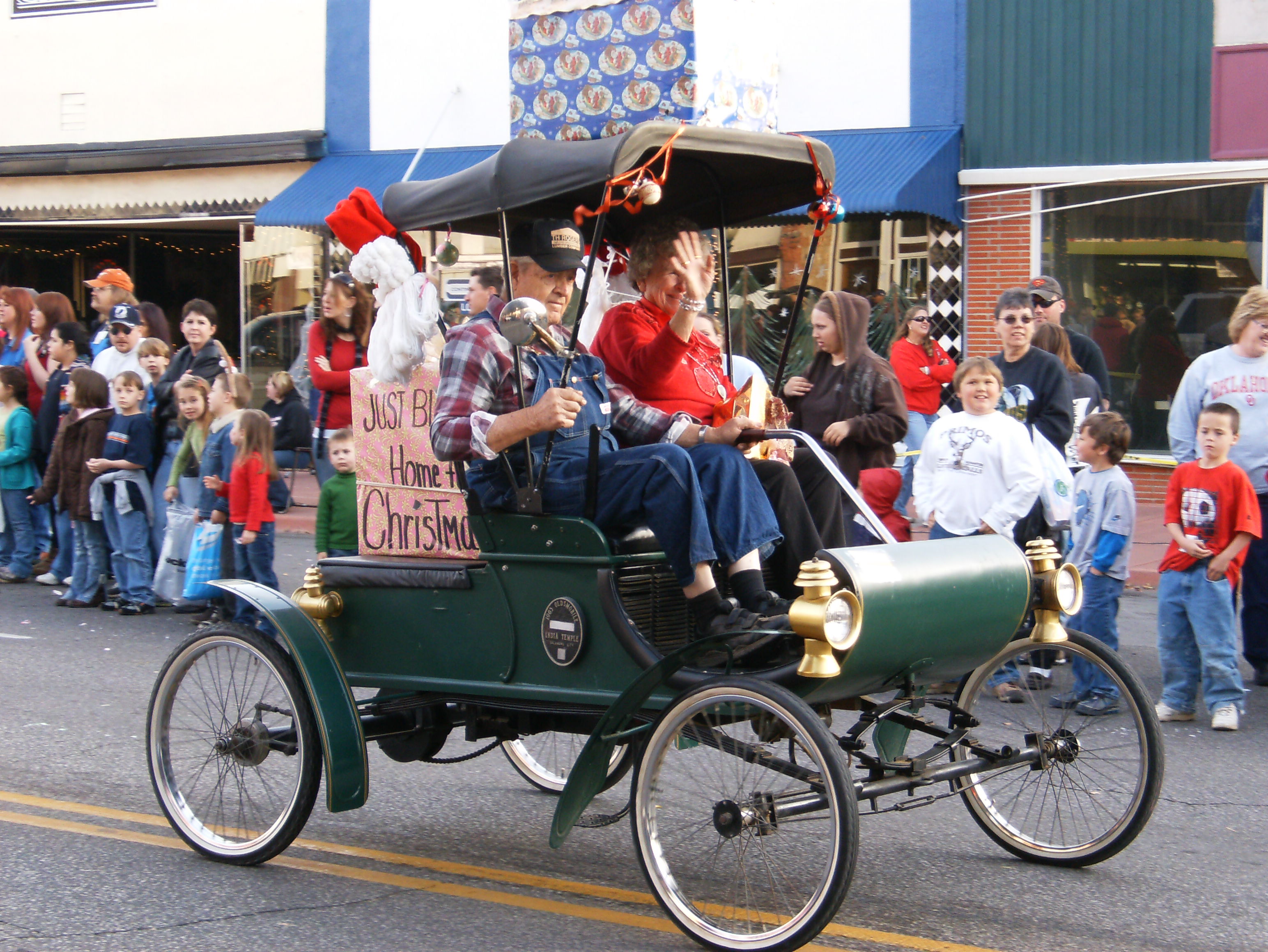 Main Street Duncan Brings "A Dickens Christmas" to Life During Their